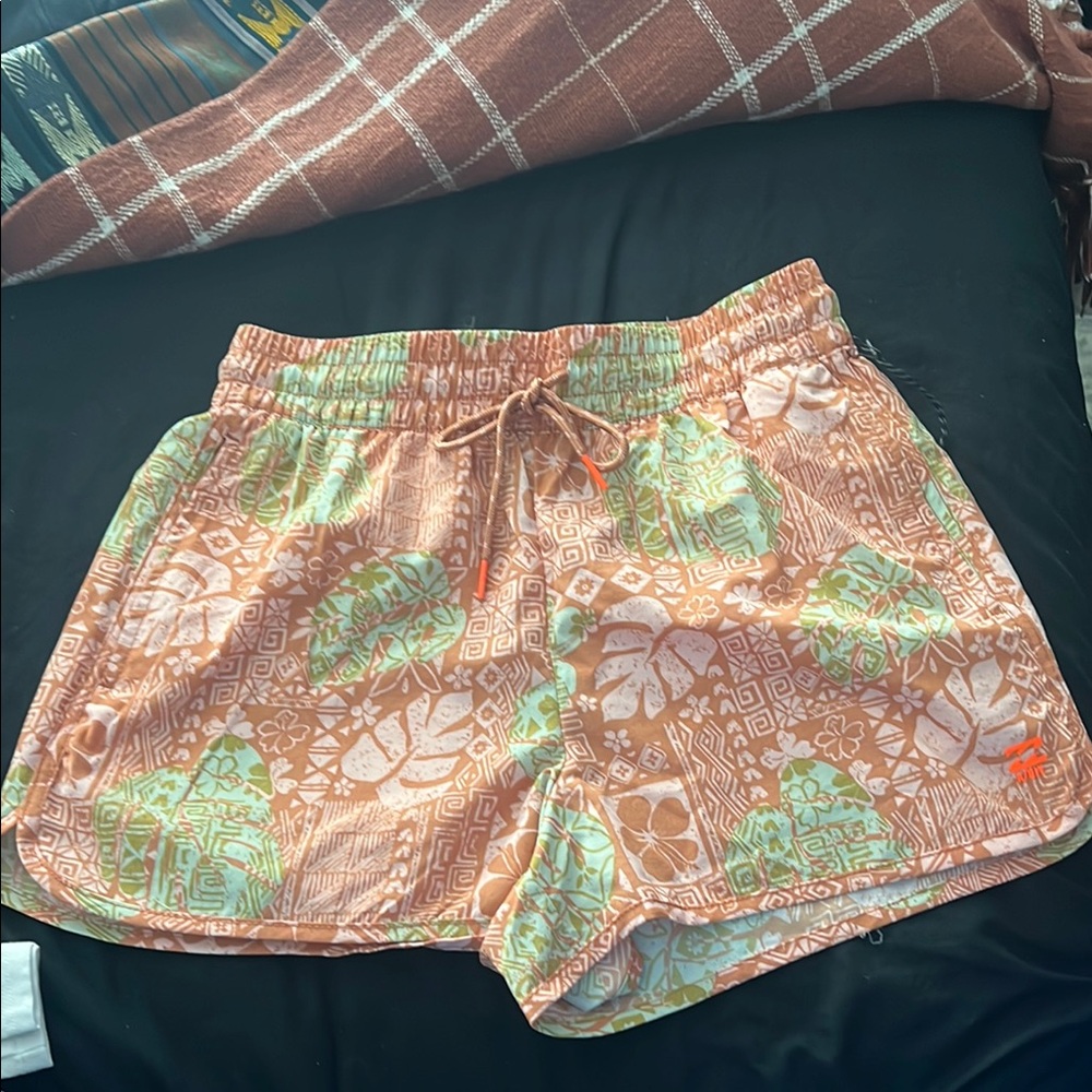 Tropical Print Women's Shorts Billabong new adventure shorts